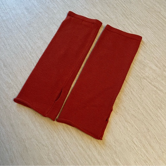 Knit wrist warmers terracotta in color - Picture 4 of 7